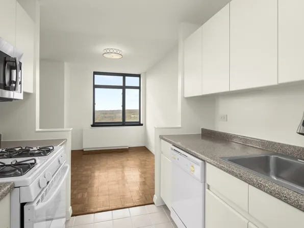 112-01 Queens Boulevard image 8 of 34