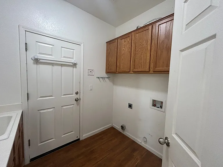 212 Riverbend Ln — Photo 34