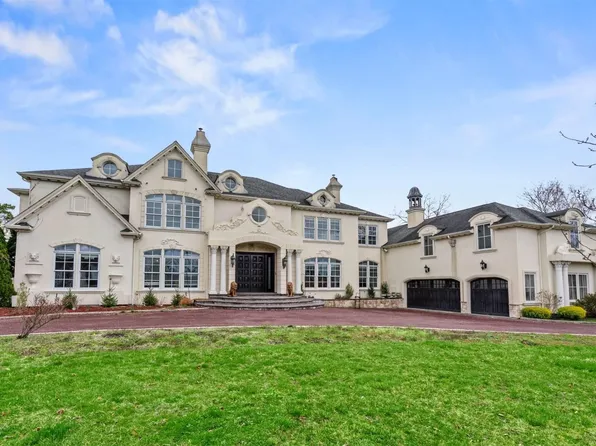 315 Shore Drive, Oakdale, NY 11769