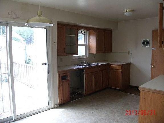 5th image of 1842 Whittlesey St