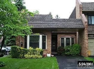 36 Southgate Cir, Massapequa Park, NY 11762