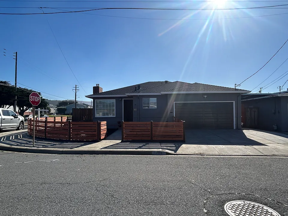 196 Surf St