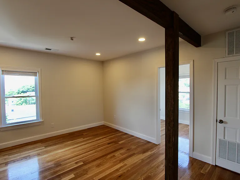 42 W Green St #4 — Photo 4