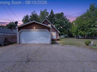 4235 Lake Grove Dr, White Lake, MI 48383