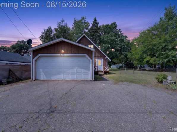 4235 Lake Grove Dr, White Lake, MI 48383