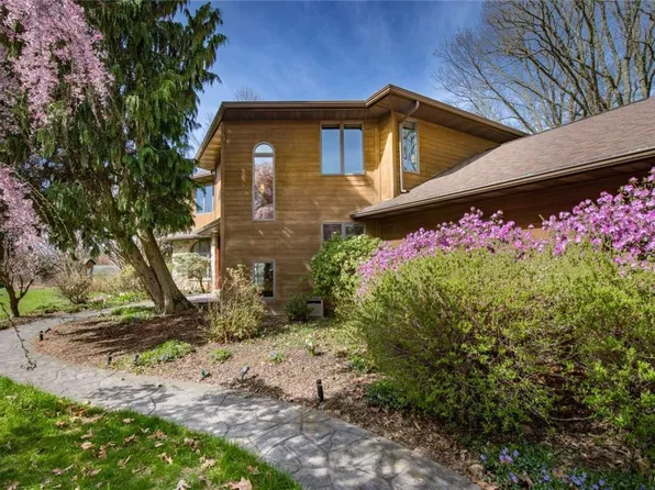 5002 Doe Cir, Emmaus, PA 18049