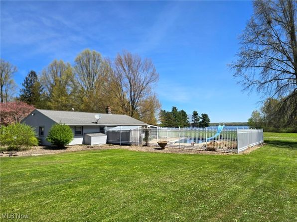 5294 Cottage Dr, Cortland, OH 44410