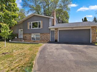 46 Sterling St N, Maplewood, MN 55119