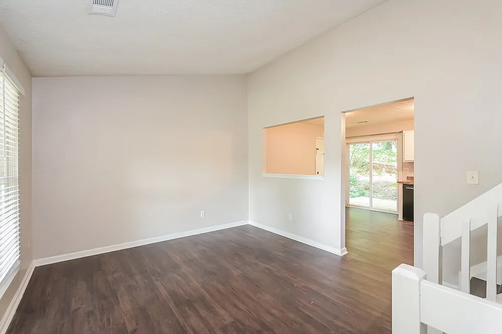 3 bed, 2.0 bath, 1444 sqft, $2,190 — Photo 4
