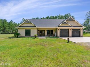 92 La Mare Ln, Waverly, GA 31565