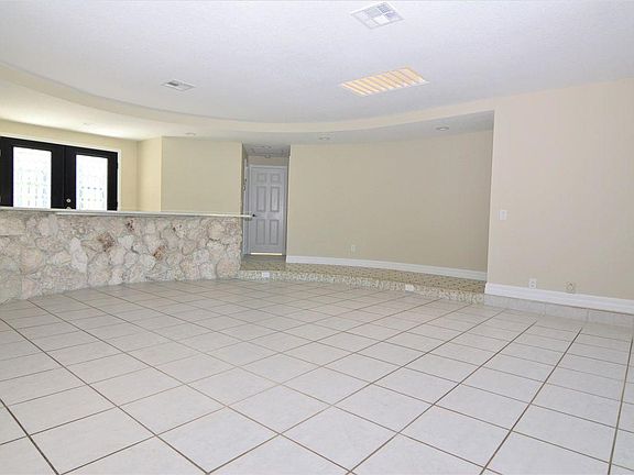 5th image of 3291 SW Island Way