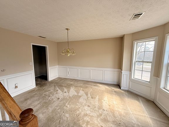 4th image of 65 Montgomery Ct