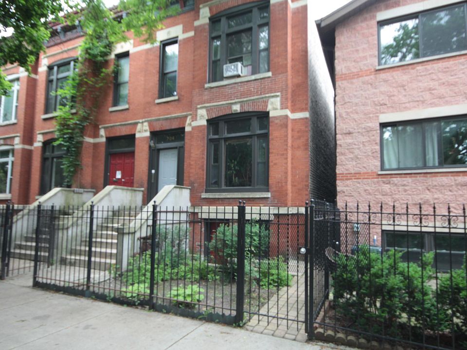 1st image of 704 S Claremont Ave #G