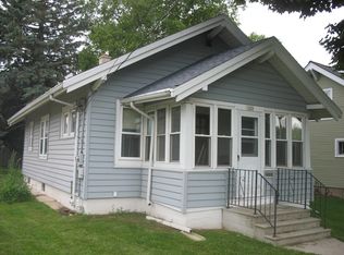 1028 Menasha Ave, Manitowoc, WI 54220