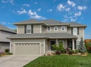 12117 S Prairie Creek Pkwy, Olathe, KS 66061