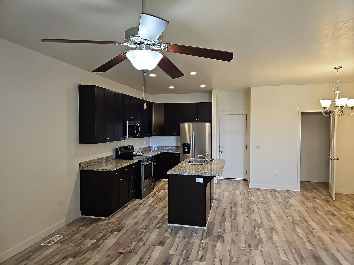Price Drop 3 Bed/3.5 Bath Town Home for Rent in Bluffdale! — Photo 2