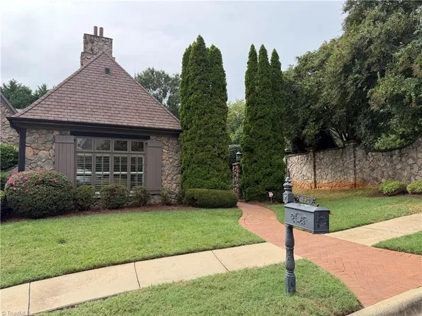 890 Turnberry Forest Ct, Winston Salem, NC 27106