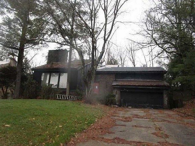 1st image of 1660 Queens Dr
