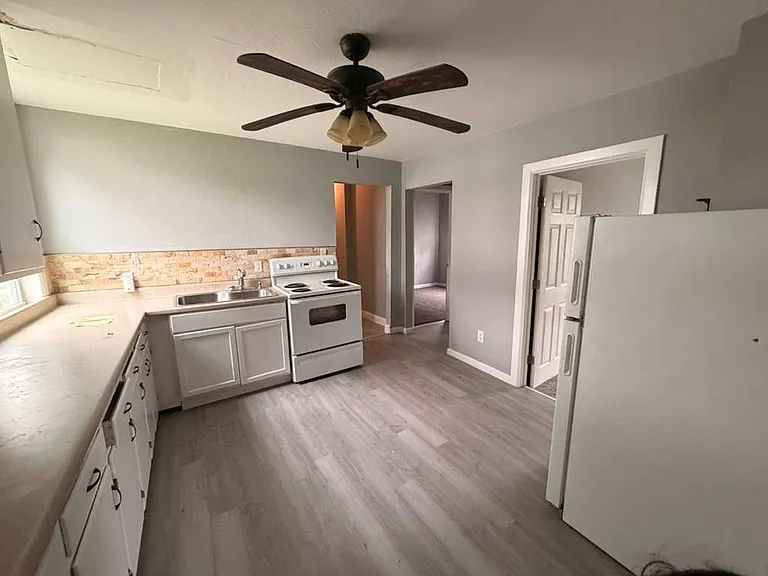 2621 Lawrence Ave #1 — Photo 7