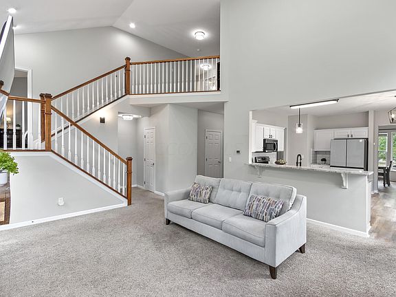 5th image of 738 Streamwater Dr