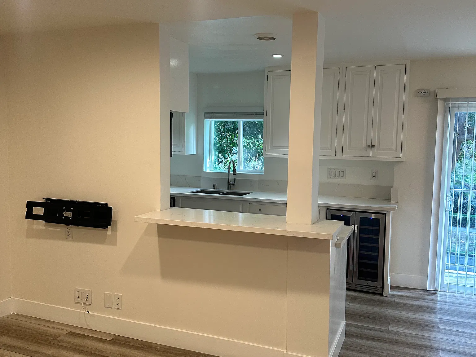 2 bed, 1000 sqft, $3,095 — Photo 1
