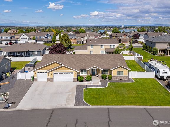 3rd image of 342 Dandero Drive SE