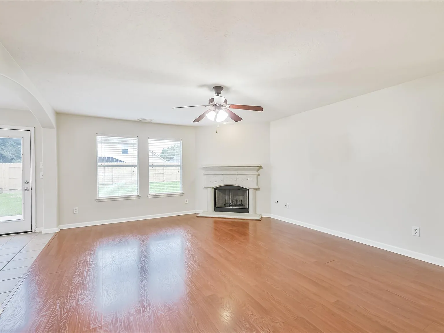 4 bed, 2.5 bath, 2345 sqft, $2,400 — Photo 3
