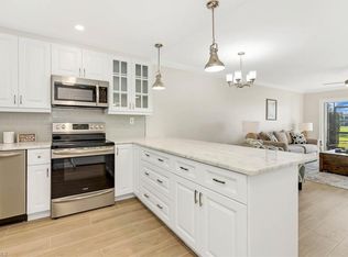 13 High Point Cir N APT 103, Naples, FL 34103