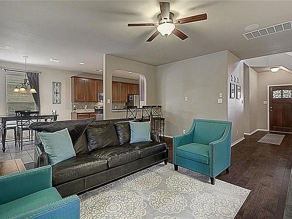 5th image of 405 Riverine Way