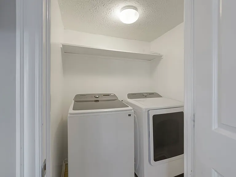 4392 Greensbury Dr — Photo 32