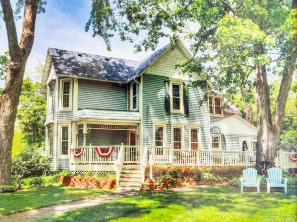 34002 Grand River Ave, Farmington, MI 48335