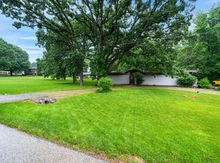 916 Forest Dr, Elgin, IL 60123