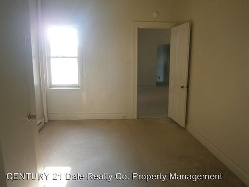 4th image of 466 W King St