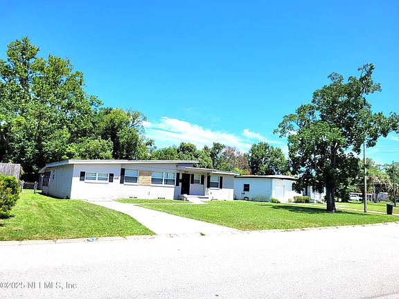 4th image of 2247 LOU Drive W