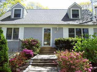 20 The Trl, Hampton Bays, NY 11946