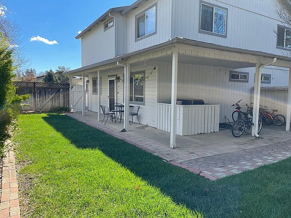 3rd image of 623 Robin Pl