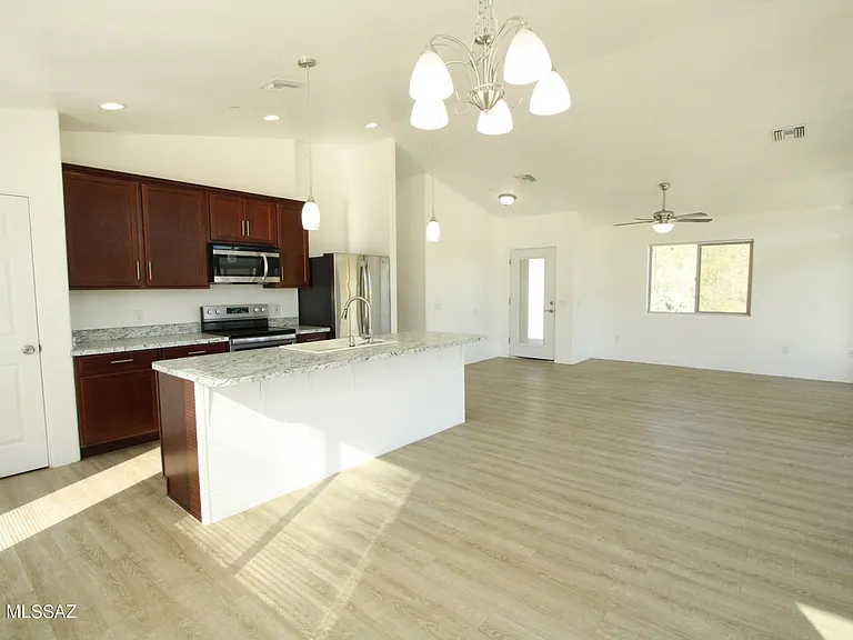 15237 N Lago Del Oro Pkwy — Photo 9