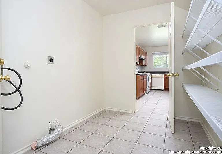 10002 Powderhouse Dr — Photo 7