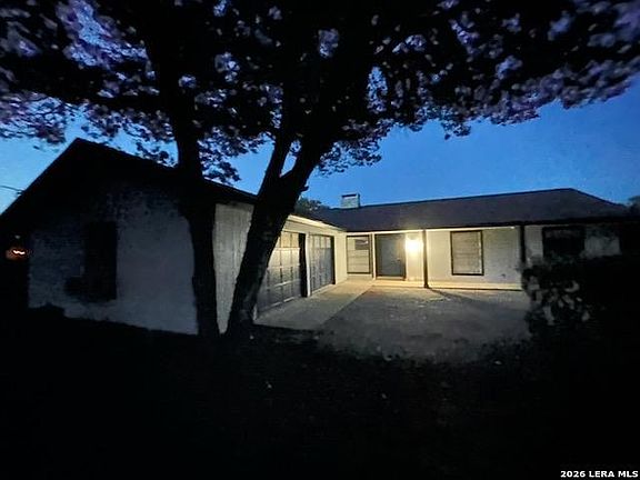 2nd image of 1204 LAKESIDE DR W
