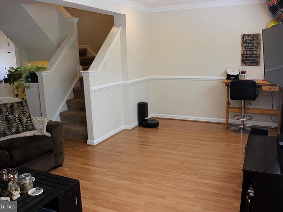 4th image of 9038 Falcon Glen Ct