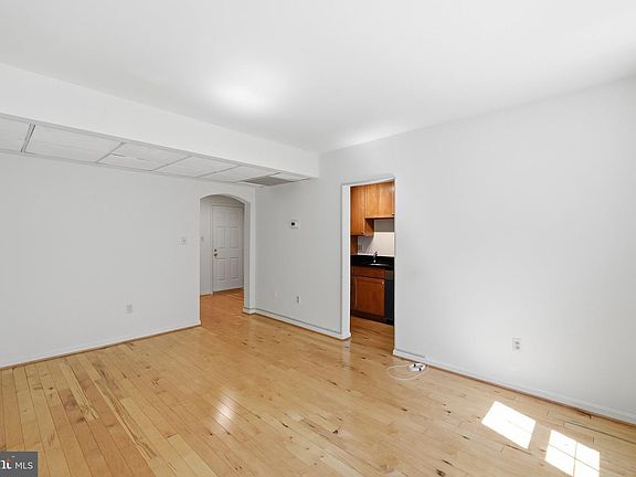 5th image of 1911 Key Blvd APT 564