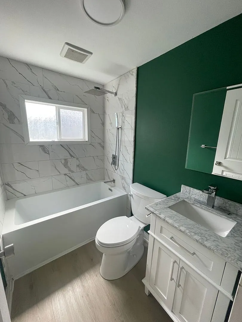Charming Three Bedroom Pet Friendly Home in Albany! — Photo 1