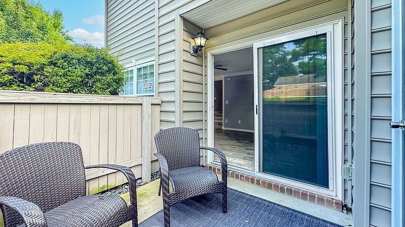 2nd image of 2393 Old Greenbrier Rd