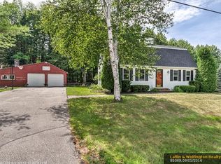 15 Hillside Rd, Manchester, ME 04351