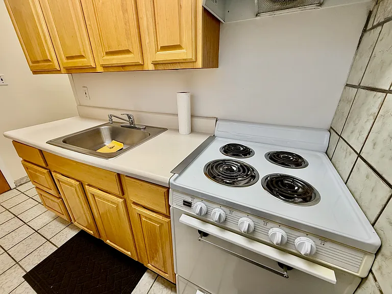 2528 Christian St #3 — Photo 8