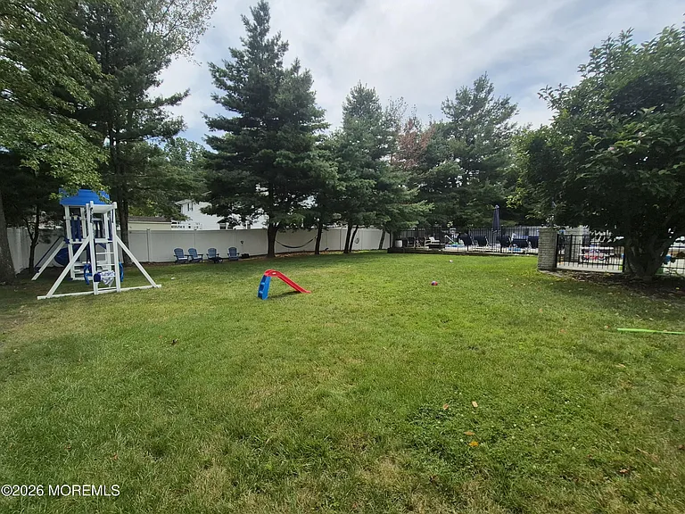 4 Judith Ct — Photo 13