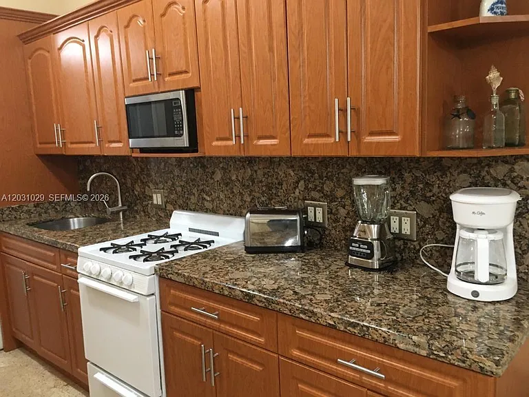 6490 Collins Ave #3 — Photo 23