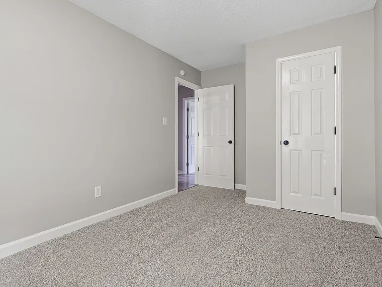 102 Sterling Rd — Photo 21