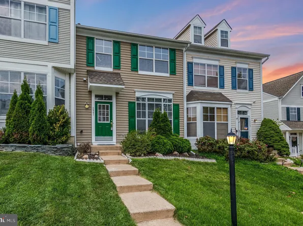 3941 Hartlake St, Woodbridge, VA 22192