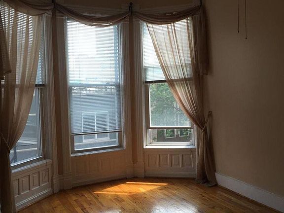 5th image of 1550 N Hudson Ave APT 3